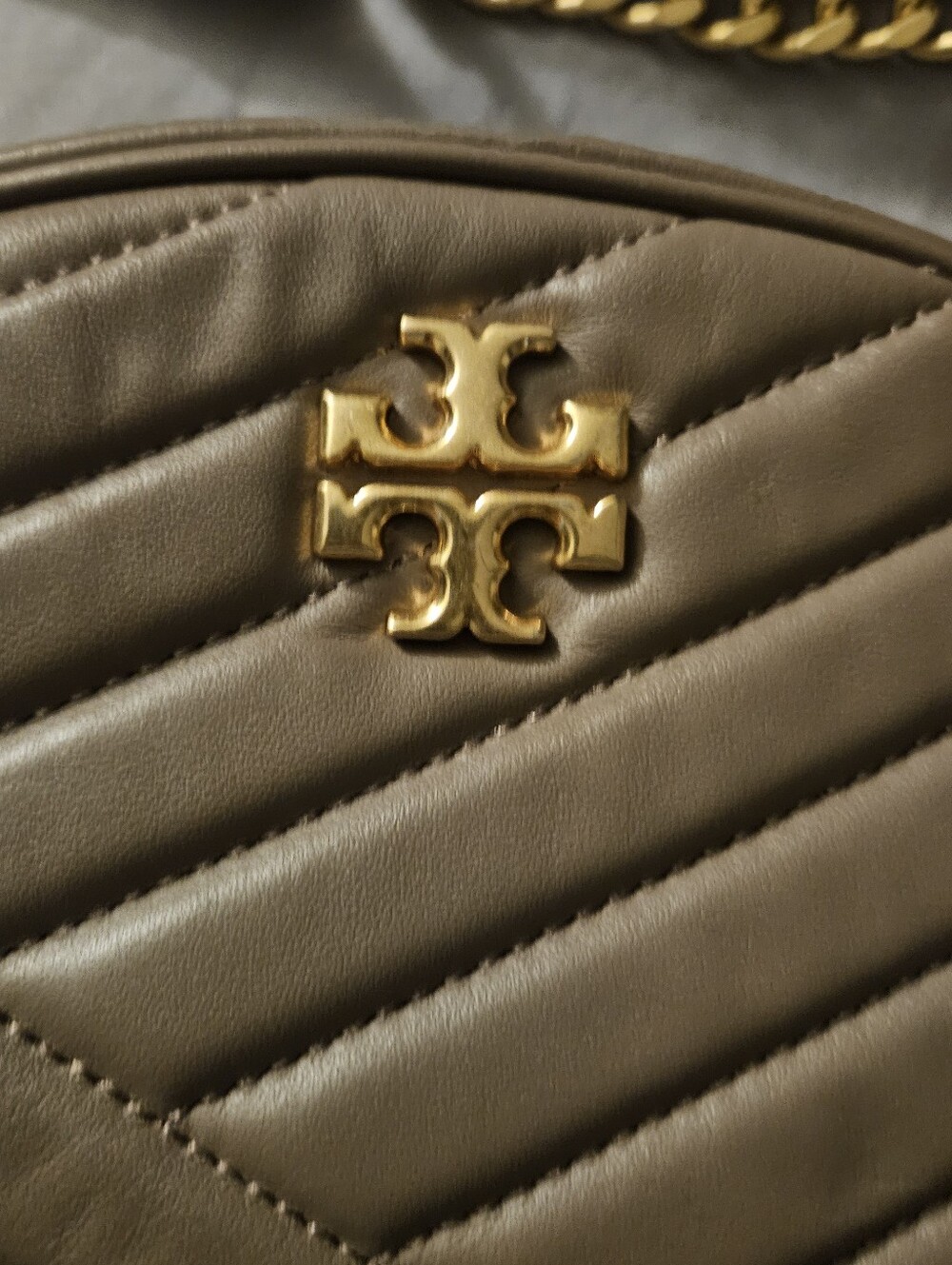 Tory Burch Taupe Quilted Chevron Leather Crossbody with Gold Chain - Picture 3 of 6